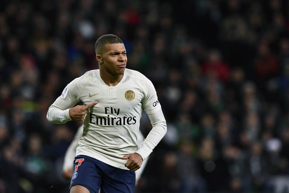 进攻犀利！贾马尔·穆雷半场13中7轰下16分4板2助 首节独得12分